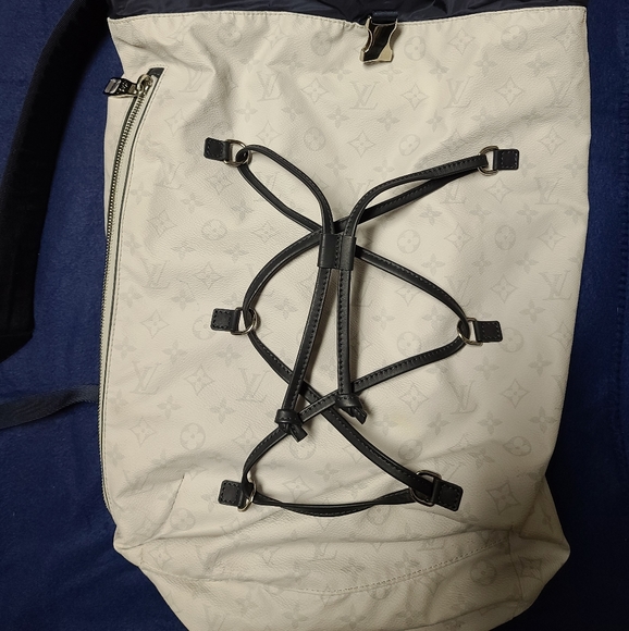 White and Navy Louis Vuitton Back Pack - Picture 2 of 8